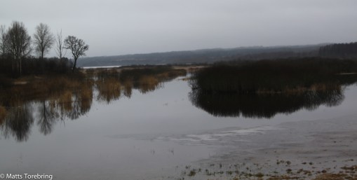 Men innan dess passerar vattnet genom sjön Ralången