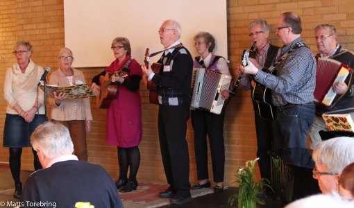 Vi har mycket allsång och flera av oss är duktiga musiker