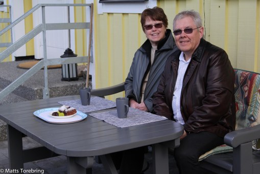 I går lördag målade jag mina utemöbler i idag försökte vi provfika