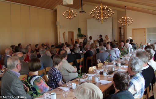 Dukat till fest lördag kväll klockan 18.