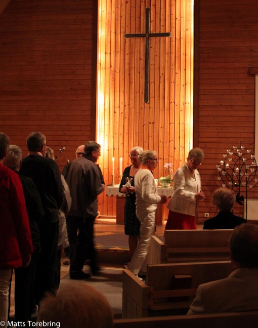 Den sena kvällen avslutades med nattvadsgudstjänst 