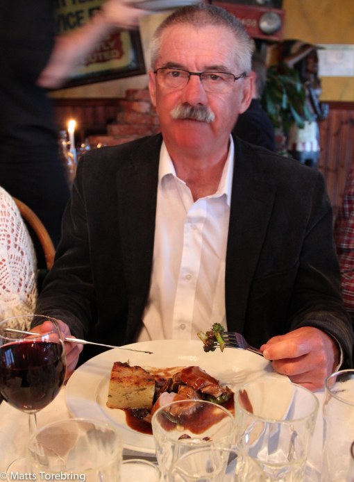 Här sitter vännen, Lennart Olofsson, nyvald i styrelsen i Kabe Husbilklubb