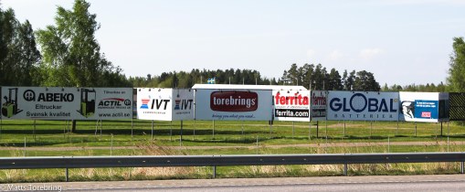 Några skyltar har eftermiddagssol, vår skylt har förmiddagssol.