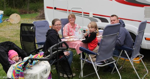 Solen var borta ett tag, men fram och vi kunde äta middag ute.