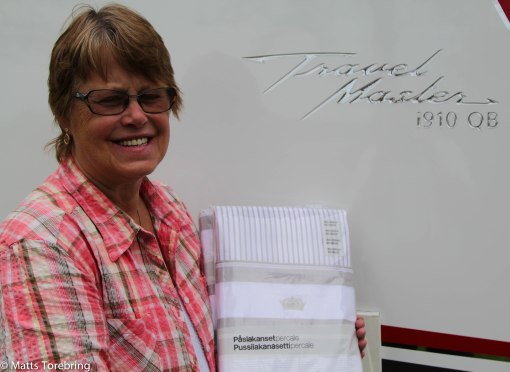 Vad kunde passa bätter, ett påslakanset med en broderad kungakrona på.