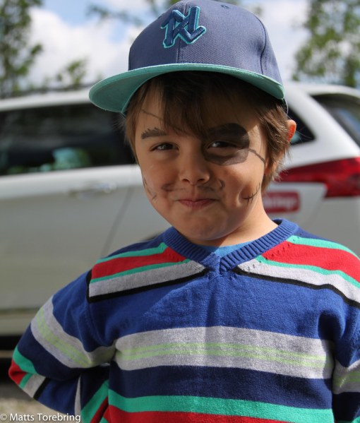 Så kom lillprinsen Linus och gratulerade farmor på mors dag.