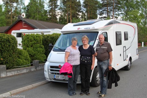 Marianne & Fredrik & Min Birgitta tar avsked av vännerna