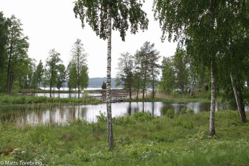 På väg över till andra sidan viken