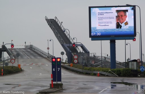 Här står vi Rødby och väntar på vår färja.
