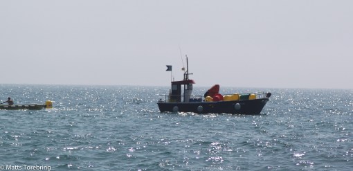 Små båtar ute på Medelhavet