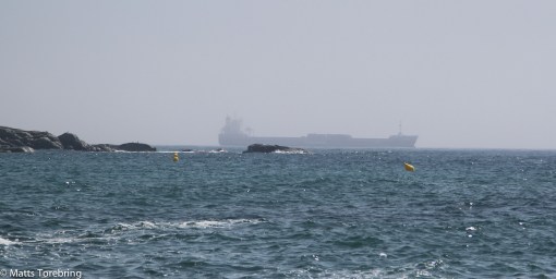 Stora båtar passerar