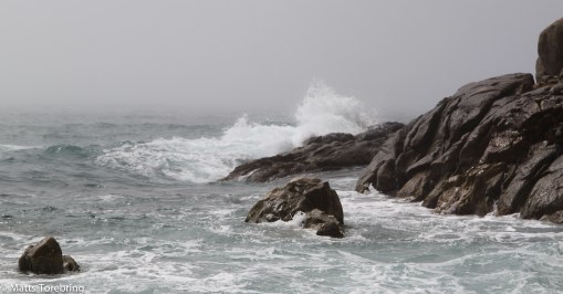 Vattnet fortsätter att slipa stenar och hällar
