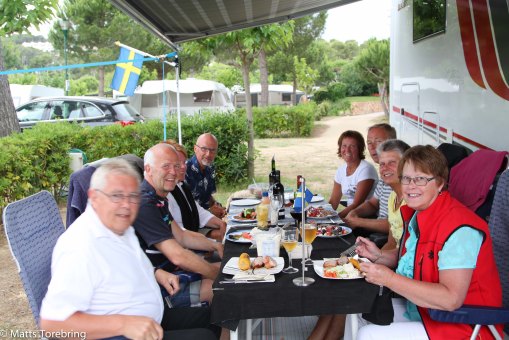 Vi minst är fyra svenska familjer här