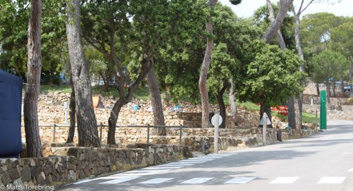 På väg upp till vår Supermarket på campingen