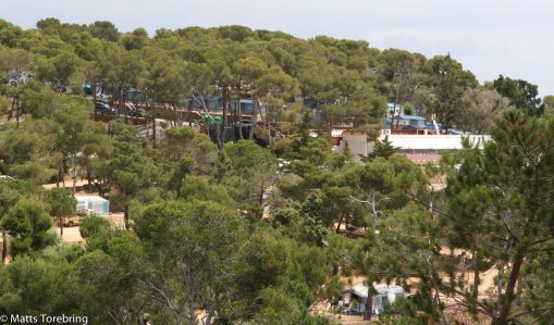 Campingen är riktigt stor och kuperad