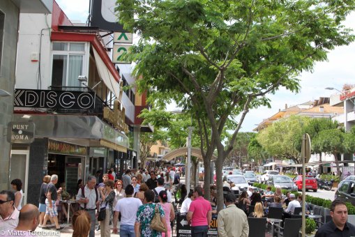 Nästan lika mycket folk som Drottninggatan i Stockholm