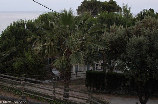 Stackars människor som får hyra dessa bungalovs