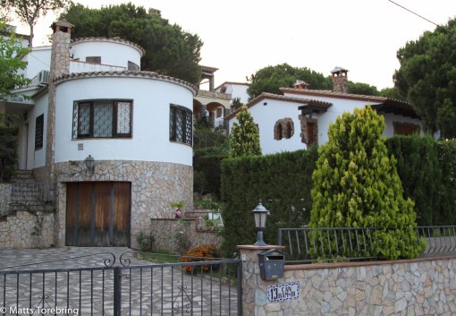 Alla hus ser påkostade ut.