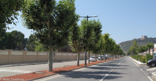 Vi kör igenom små samhällen.