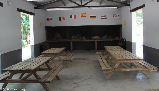 Det finns ett helt hus att grilla i, det har vi aldrig sett tidigare.