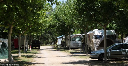 Första gången jag backar in på en camping. Här står vi.