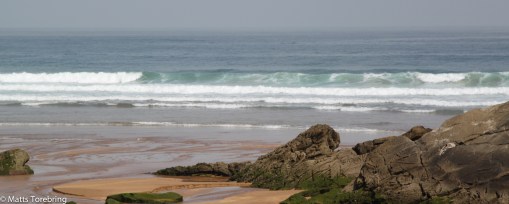 Det dånar kraftigt från vågorna.