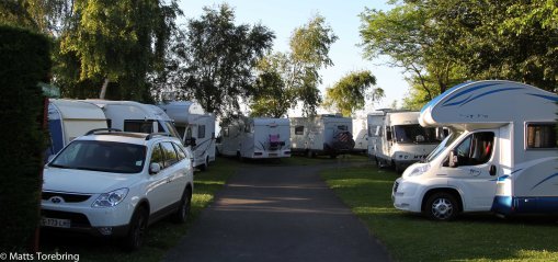 Här bor vi och nedanför oss brann det i den enorma slänten