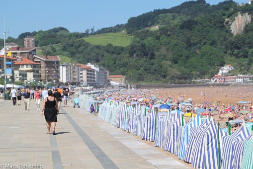 Hur många tio- tusentals människor kan det vara här?