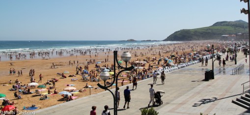 Hur många tio- tusentals människor kan det vara här?