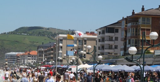 Beachen kantas av mängder av restauranger, caféer och glassserveringar