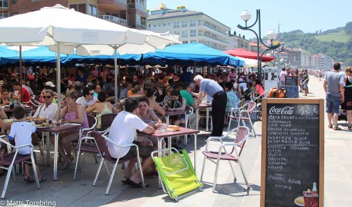 Alla restauranger är överfulla vid lunchtid