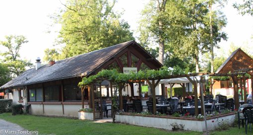 Restaurangen sett från vår tomt.