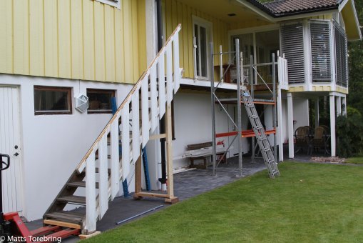 Jag drar undan trappen och breddar balkongen