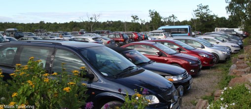 Nu har hundra- tals bilar börjat komma.