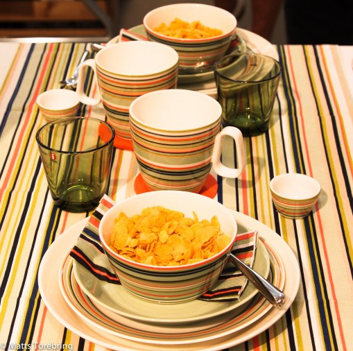 Trevligt att se Origo uppdukat, på vårt lager är det en kartong i ett höglager.