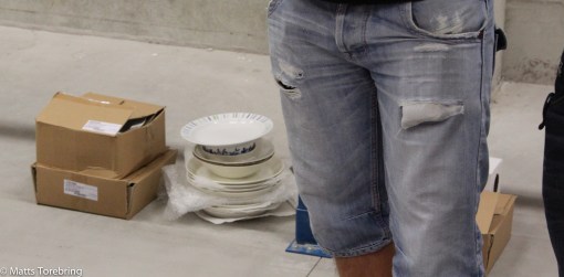 Freddie, i de "trasiga byxorna", fick med sig en hel servis hem