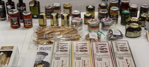 Valnötter i honung och en massa olika tilltugg