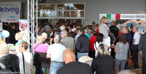 Portarna öppnas klockan tio.