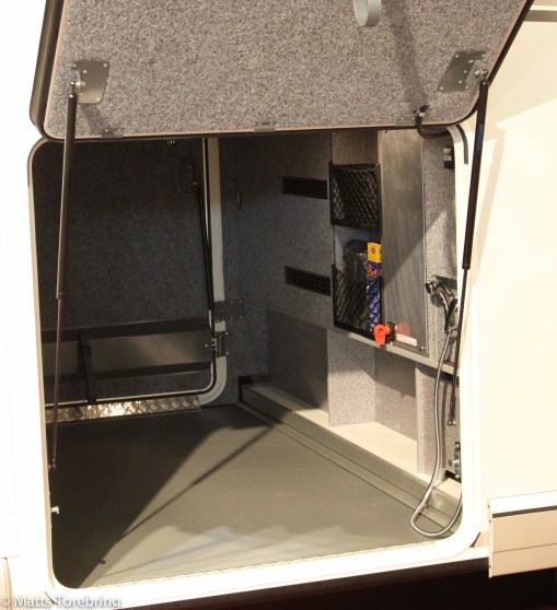 Jättestora garage verkar viktigare än en ombonad sovmiljö