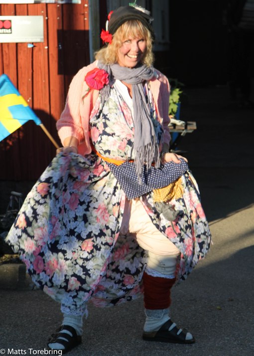 Hönsalotta visar sina rosa mammilucker