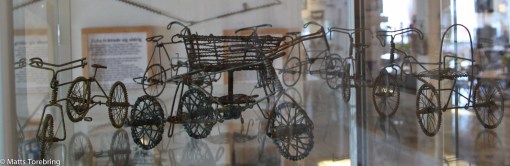 Kröka tråd det enda raka