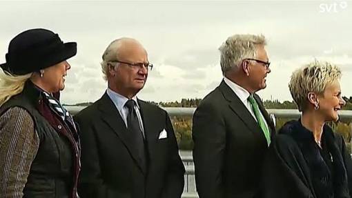 Kungen har klippt banden för nya Motala bron. (Google)