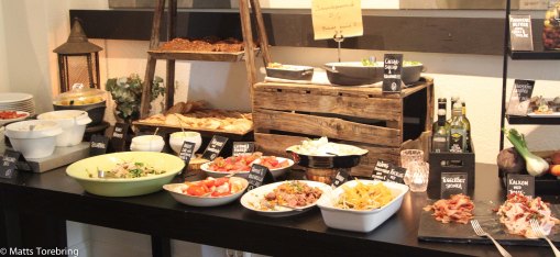 Söndag klockan halv tolv bjöds familjen på Brunch på Långbro Wärdshus