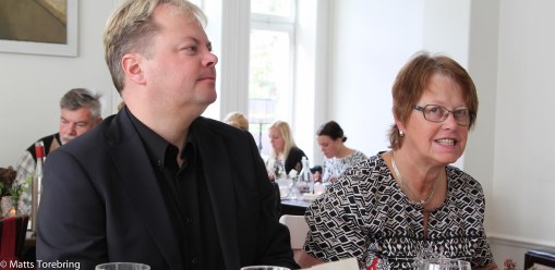 Candras bror Niklas och mamma Birgitta njuter av den goda maten