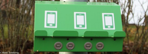 Laddstation för mobiler och elcyklar var ett bra initiativ intill ställplatsen.
