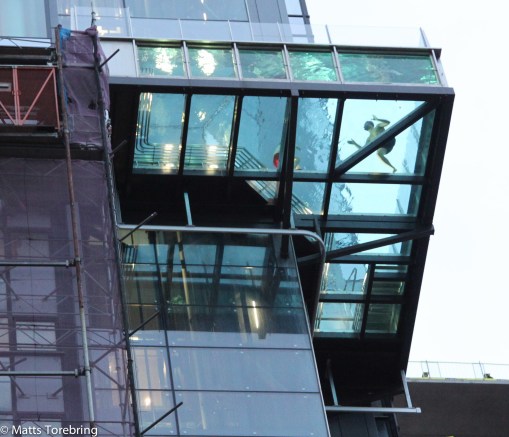 Utomhuspool på fasaden