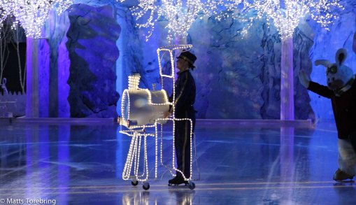 Ett lok kommer åkandes.