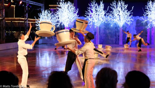 Ett otroligt proffsigt framförande, varav ni bara ser lite plock.