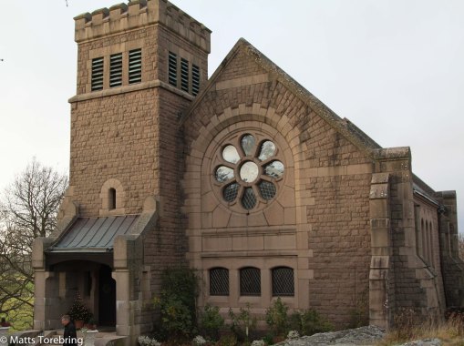 Sedan gick vi till kyrkan och lyssnade till musik och sång.