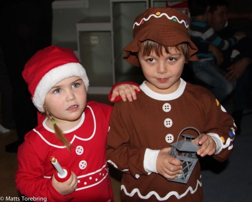 Linus Torebring med sin flickvän på dagis